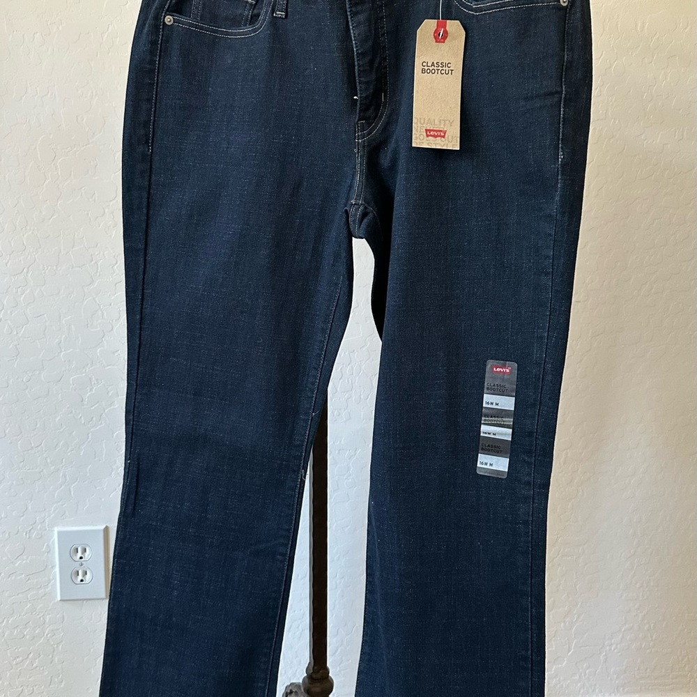NWT Levi’s Classic Bootcut Mid Rise Indigo Blue Woman’s Jeans Size 16W